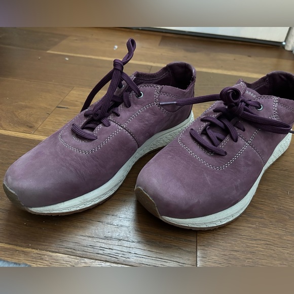 Purple LL Bean women’s sneakers size 9 - Picture 2 of 4